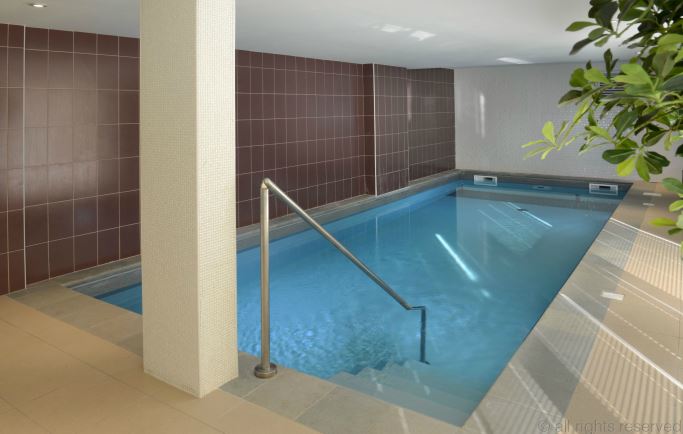  : Résidence Services Seniors DOMITYS Le Parc de Saint Cloud - Piscine